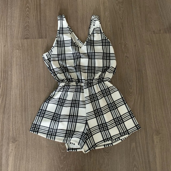 ROMPER checkered faux skirt romper - Picture 2 of 4